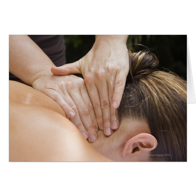 Femme recevant un traitement spa (Devant horizontal)