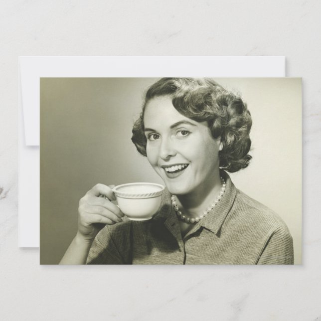 Femme tenant des tasses (Devant)