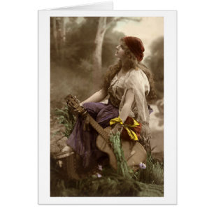Femme tzigane vintage avec guitare,