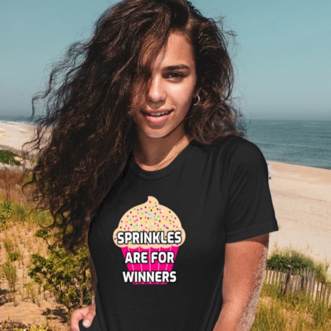 FEMMES ANNIVERSAIRE SPRINKLES CUPCAKE T-SHIRTS AMU (Créateur téléchargé)