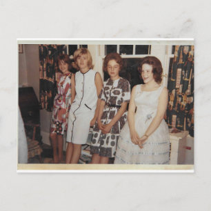 femmes en attente carte postale