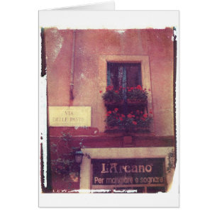 Fenêtre de Rome avec des géraniums