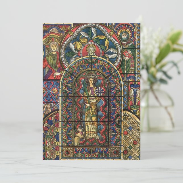 Fenêtre en verre de l'église, architecture Vintage (Debout devant)