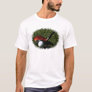Fer de golf et le T-shirt des hommes de boule