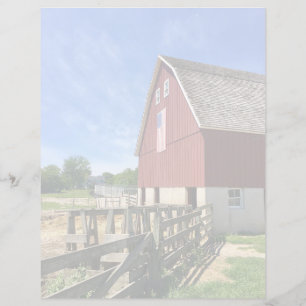 Fermes Grange rouge avec drapeau américain
