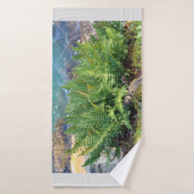 Ferne près de la mer (Serviette de bain)