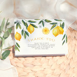 Fête des mariées de Merci de citron à la main<br><div class="desc">Une carte de remerciement qui correspond à nos invitations "Elle a trouvé sa Fête des mariées principale de citron Squeeze". Affichez la collection liée sur cette page pour la coordination des éléments. Ce design est composé d'un agencement peint à la main de citrons, de fleurs et de verdure autour du...</div>