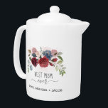 Fête des mères Floral Meilleure maman jamais perso<br><div class="desc">La théière de la Fête des Mères qu'une mère adorerait. Cette théière Best Mom Ever avec typographie de script moderne et design floral bordeaux fait un cadeau parfait pour maman cette année Ajouter un nom en cliquant sur le bouton "Personnaliser"</div>