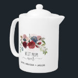 Fête des mères Floral Meilleure maman jamais perso<br><div class="desc">La théière de la Fête des Mères qu'une mère adorerait. Cette théière Best Mom Ever avec typographie de script moderne et design floral bordeaux fait un cadeau parfait pour maman cette année Ajouter un nom en cliquant sur le bouton "Personnaliser"</div>