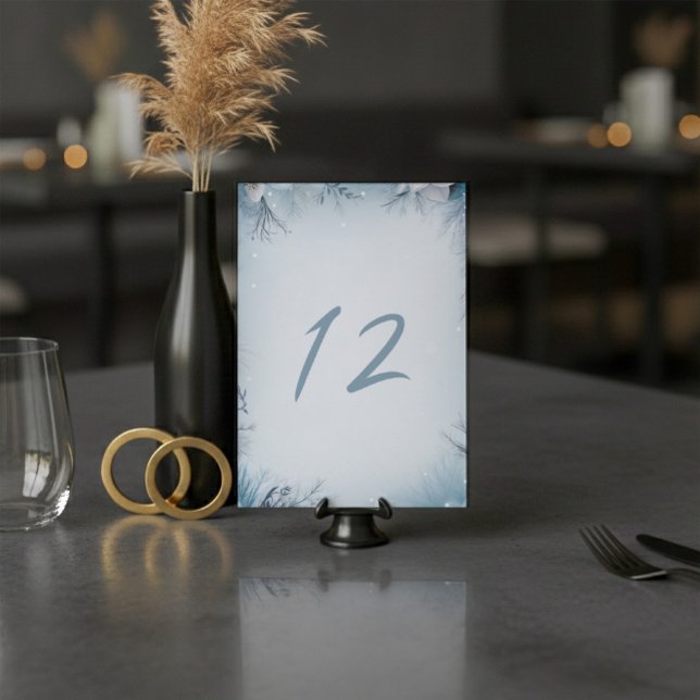Fête d'hiver, enneigé signe numéro de table (Winter wedding table number card.)