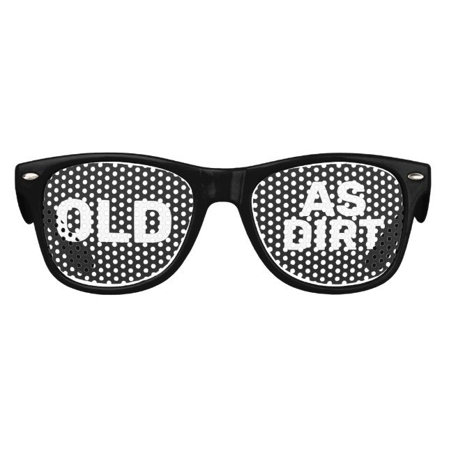 FÊTE ENFANT AU-DESSUS DE LA COLLINE, DE VIEUX LUNETTES DE SOLE (Devant)