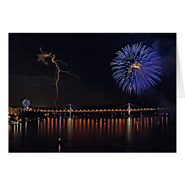 Feu D'artifice Avec Éclair (Devant horizontal)