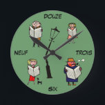 Feu de lecture Vintage Horloge Française<br><div class="desc">Cette horloge murale pratique présente des chiffres et des chiffres de dessins animés vintages en français,  et serait parfait pour le minuscule francophile de votre vie qui cherche à apprendre de nouveaux chiffres !</div>