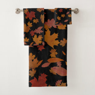 Feuille d'automne d'or sur le noir fait sur