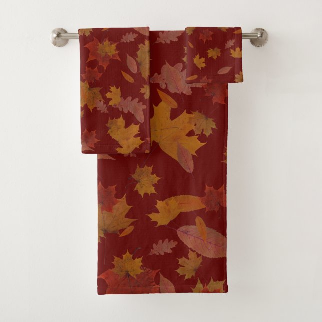 Feuille d'automne d'or sur le vin rouge fait sur (En situation)