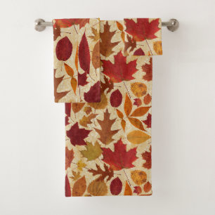 Feuille d'automne sur la damassé beige