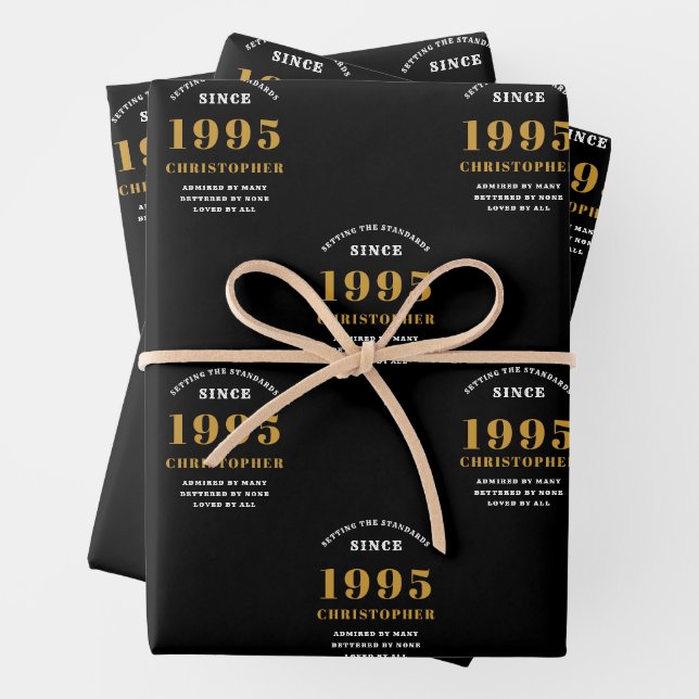 Feuille De Papier Cadeau 30th Birthday born 1995 Ajouter Nom Black Gold (En situation)