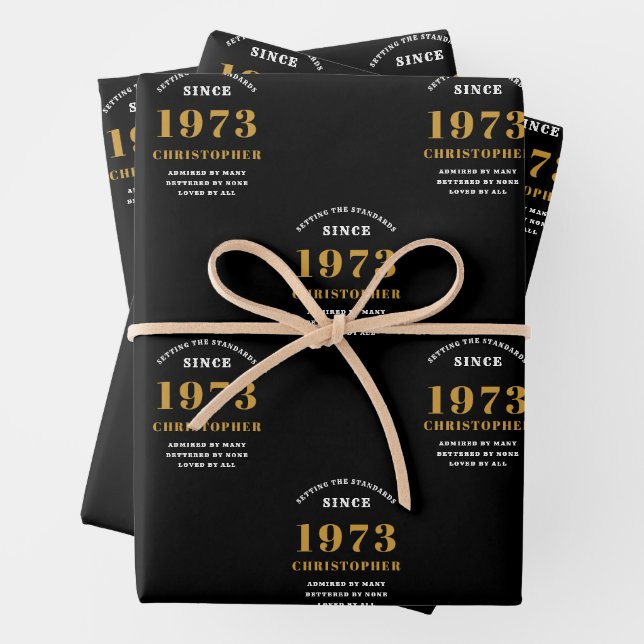 Feuille De Papier Cadeau 50th Birthday born 1973 Ajouter Nom Black Gold (En situation)