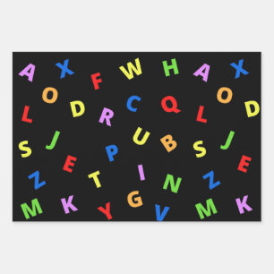 Feuille De Papier Cadeau Alphabet coloré sur arrière - plan noir