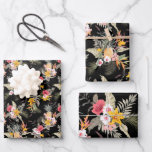 Feuille De Papier Cadeau Ananas Fleurs Tropicales Noir<br><div class="desc">Papier d'emballage présentant des fleurs d'hibiscus roses et blanches exotiques,  des lys jaunes,  des ananas,  des feuilles de palmier et un feuillage tropical sur fond noir. ARTICLES assortis dans notre magasin.</div>
