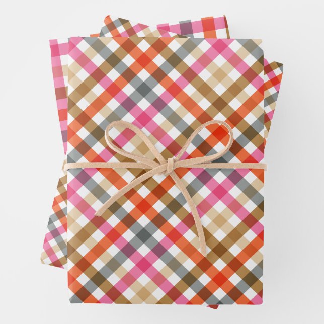 Feuille De Papier Cadeau Anniversaire Gingham Moderne (En situation)