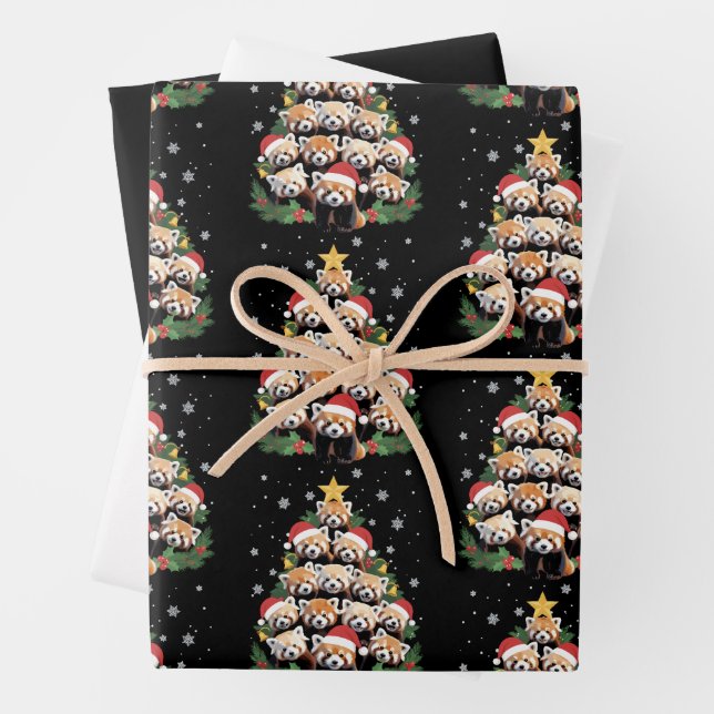Feuille De Papier Cadeau Arbre de Noël Panda roux Drôle d'animal  (En situation)