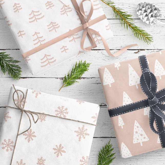 Feuille De Papier Cadeau Arbres de Noël beige et blanc modernes Snowflakes (Créateur téléchargé)