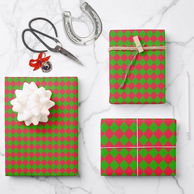 Feuille De Papier Cadeau Arlequin Diamant 3 écailles Rouge Vert (Fun red and green jockey silks diamond harlequin pattern wrapping paper sheets in three scales..)