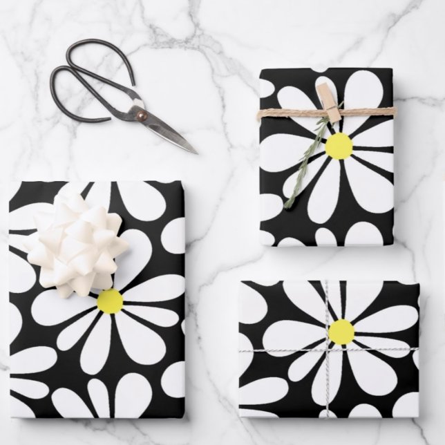 Feuille De Papier Cadeau Baise blanche sur Floral noir (Créateur téléchargé)