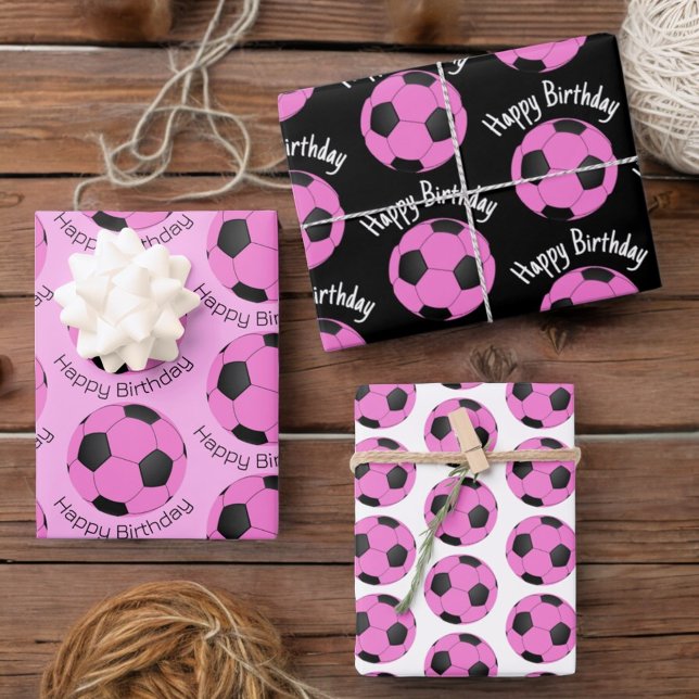 Feuille De Papier Cadeau Balle de soccer rose et noir pour enfant (Three 19" x 29" gift wrap sheets with soccer balls and template text.)