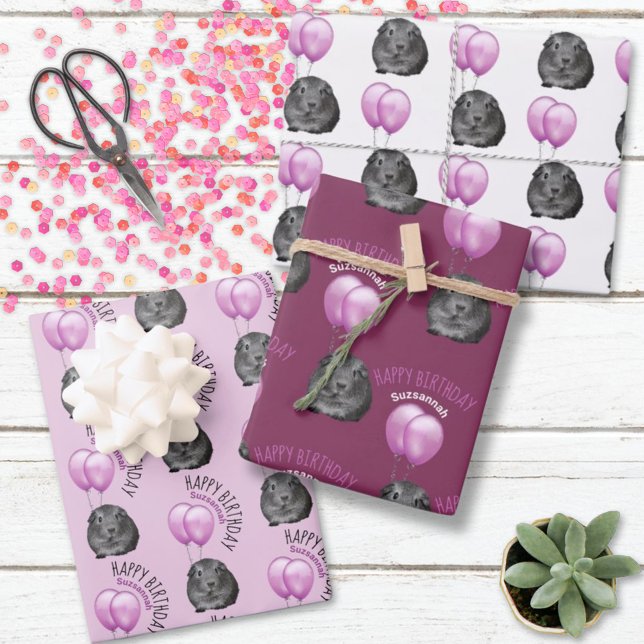 Feuille De Papier Cadeau Ballons pourpres de cochon de Guinée Nom personnal (Fun guinea pig with balloon pattern gift wrap ready for your personalization or text removal.)