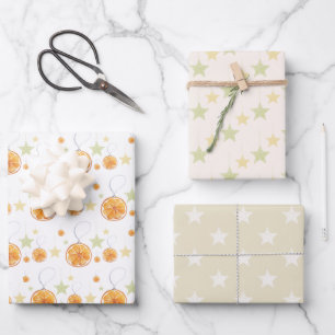 Feuille De Papier Cadeau Belle orange et étoiles en blanc d'hiver
