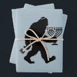 Feuille De Papier Cadeau Bigfoot juif Hanukkah Chanukah Humour Hilarant<br><div class="desc">Bigfoot juif Hanukkah Chanukah Humour Hilarant Menorah Dreidel</div>