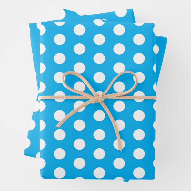 Feuille De Papier Cadeau Bleu clair et pois blancs  (En situation)