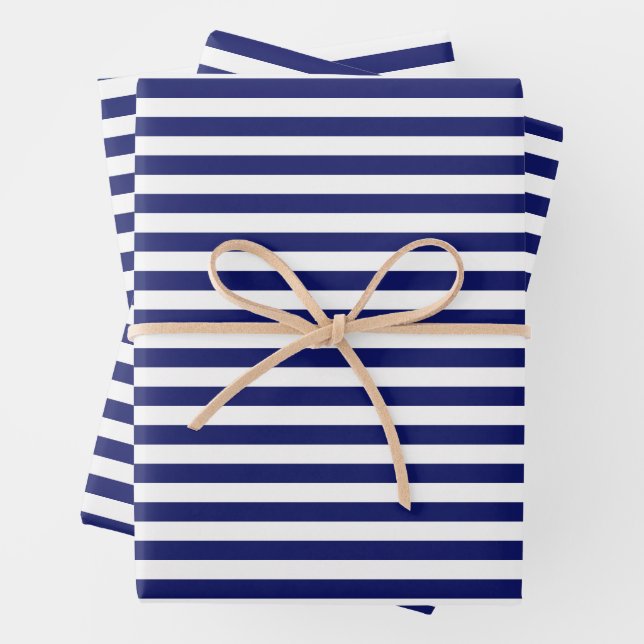 Feuille De Papier Cadeau Bleu Sailor Stripes (petite échelle) (En situation)