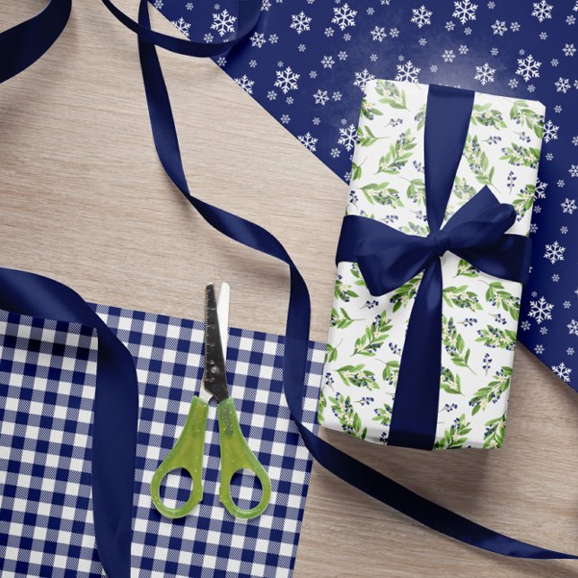 Feuille De Papier Cadeau Blue Berry Twigs Snowflakes Motifs de vacances (Créateur téléchargé)