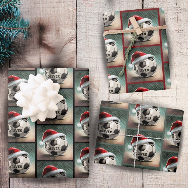 Feuille De Papier Cadeau Boule de soccer avec le Père Noël rouge Nom (Créateur téléchargé)