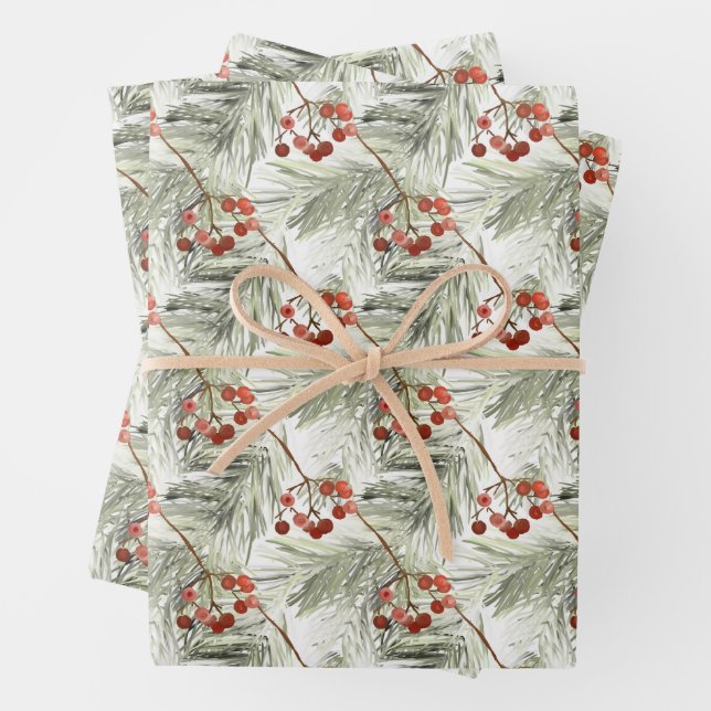 Feuille De Papier Cadeau Branches de pin de Noël et baies rouges (En situation)