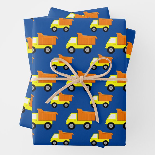 Feuille De Papier Cadeau Camion De Construction Jaune Sur Bleu (En situation)