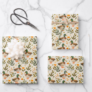 Feuille De Papier Cadeau Canards colverts dans un Motif forestier