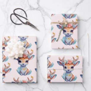 Feuille De Papier Cadeau Cerf de Bébé mignon avec Antlers et Fleurs Motif