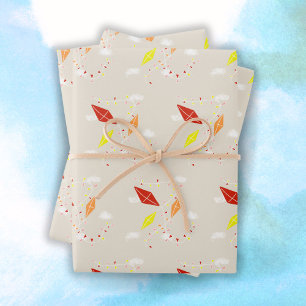 Feuille De Papier Cadeau Cerf-volants beige pastel dans un motif de ciel po