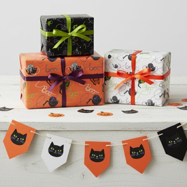 Feuille De Papier Cadeau Chats noirs et Halloween en fer à la carreaux (Black Cat Wrapping Paper for Kids October Birthday Party. Black Kitten Tangled in Halloween Yarn)