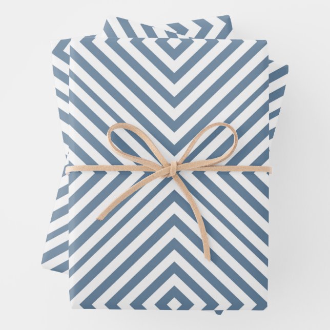 Feuille De Papier Cadeau Chevron de diamant gris français (En situation)