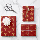 Feuille De Papier Cadeau Christmas Holly, Baubles et Holly sur Red<br><div class="desc">Ces feuilles de papier d'emballage élégantes et glamour sont polyvalentes et peuvent être utilisées pour donner des cadeaux ou des projets artistiques et artisanaux. Elles sont idéales pour toutes les occasions telles que Noël, anniversaires, mariages, douches nuptiales, baby showers, anniversaires ou cadeaux généraux. Le design présente des baies de houx...</div>