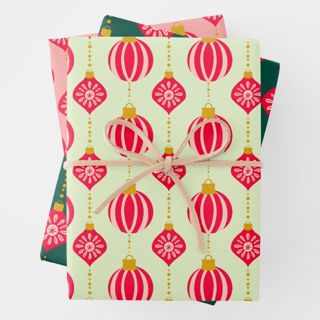 Feuille De Papier Cadeau Christmas Retro Ornaments Pink Red and Green (En situation)