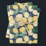 Feuille De Papier Cadeau Citrons aquarelles sur bleu marine<br><div class="desc">Élégants citrons d'aquarelle et verdure sur un arrière - plan bleu marine,  ces feuilles de papier d'emballage sont amusants pour offrir des cadeaux pour toute occasion. CORRESPONDRE des articles dans notre magasin.</div>