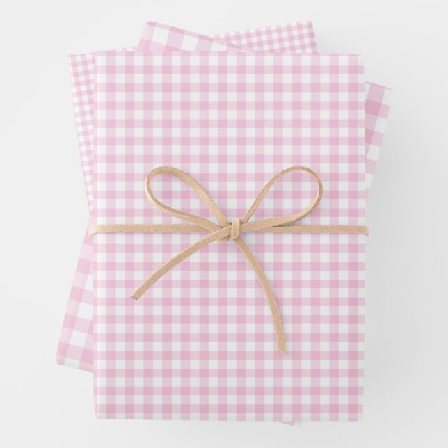 Feuille De Papier Cadeau Classique En vichy rose clair (En situation)