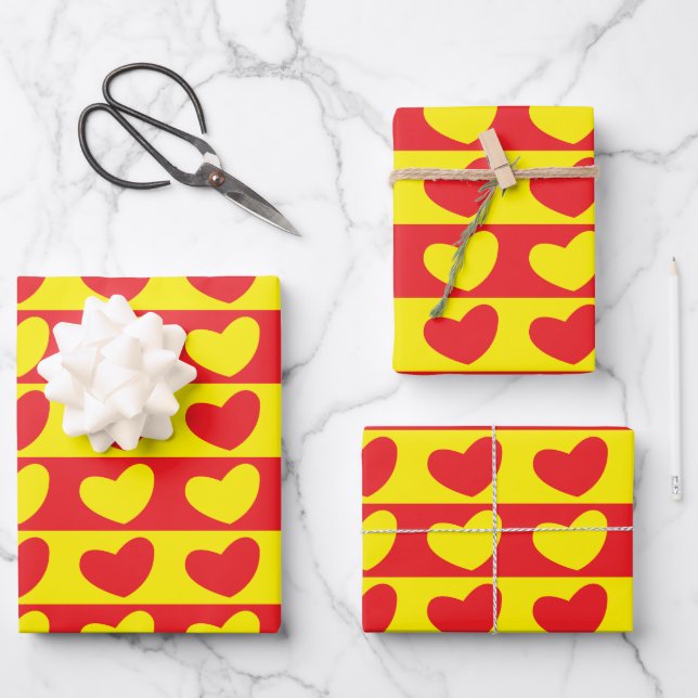 Feuille De Papier Cadeau Coeurs d'amour jaune rouge (Recto)