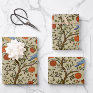 Feuille De Papier Cadeau Conception d'arbres bruns avec des pommes oranges